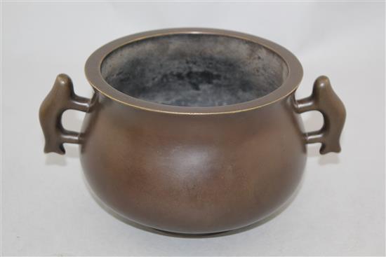 A large Chinese bronze baluster censer, Gui, 21cm. across, 10.5cm.